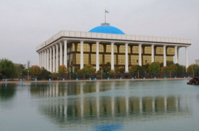 Deputatlar bir qator qonun loyihalarini ko‘rib chiqdilar